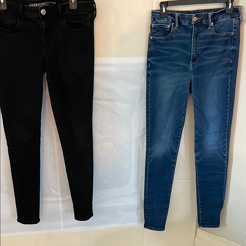 Set of Two American Eagle Outfitters Skinny Black and Blue Jeans